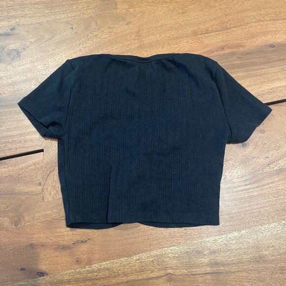 ✨ Black Buttoned Crop Top | Sunday Best - Picture 4 of 4